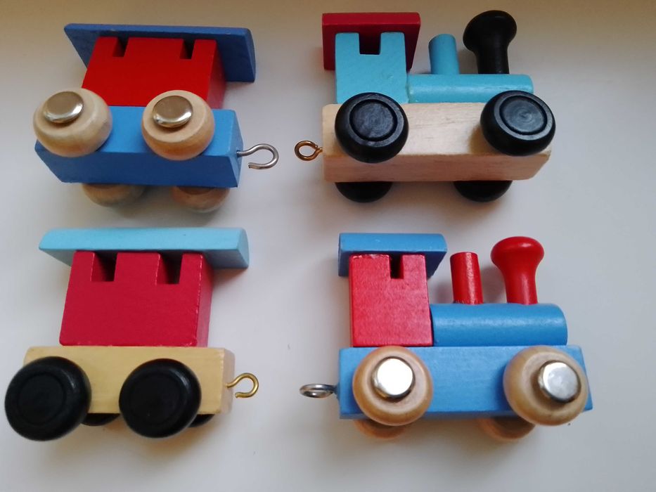 Паровозики с вагончиками дерево
