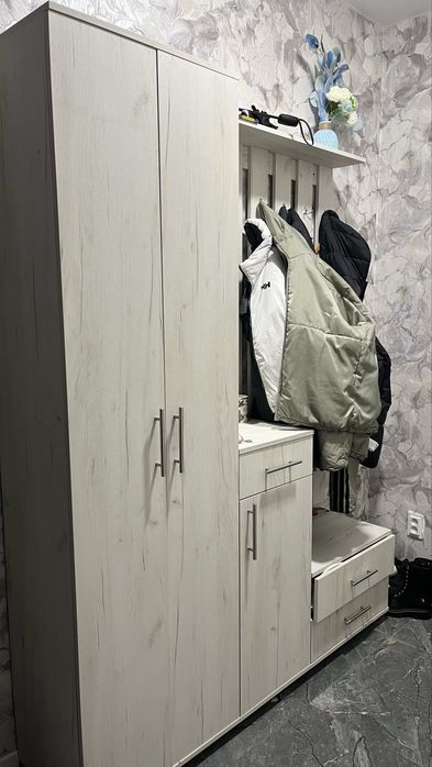 Продам шкаф в прихожую