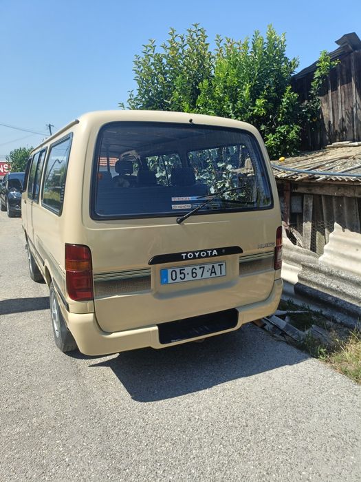 Toyota Hiace 9-Seater