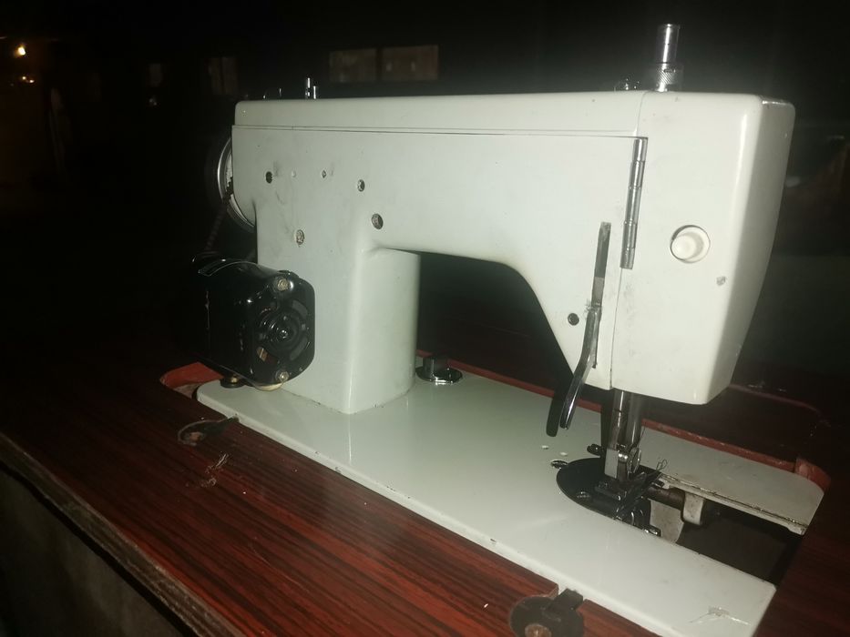 Máquina de costura64585696569730123