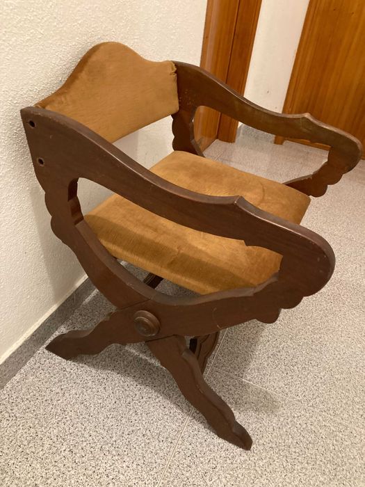 Cadeirão de madeira para restaurar