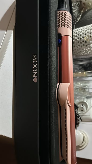 Dyson Airstrate strawbery