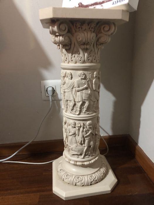 Pilar de gesso Greco