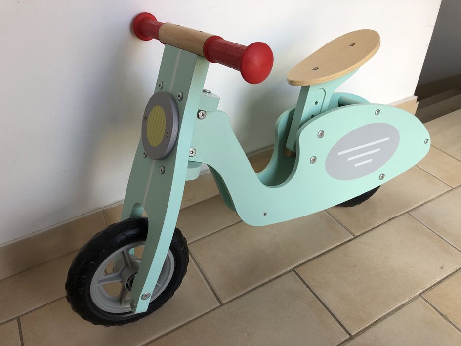 Bicicleta madeira sem pedais