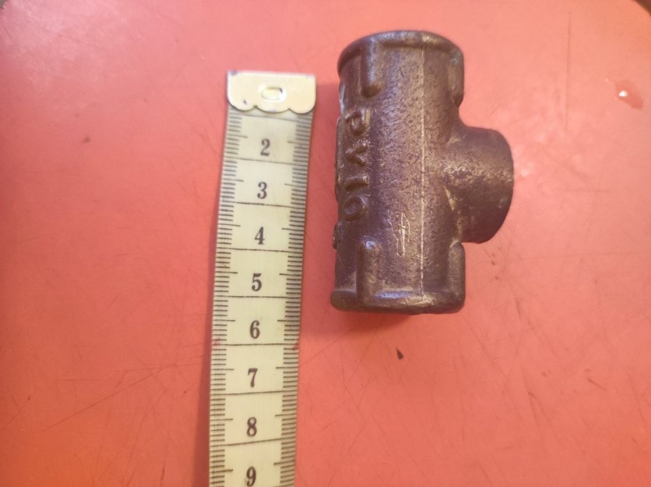 Краны, вентиля ,тройники , чугунные,латунные .СССР.