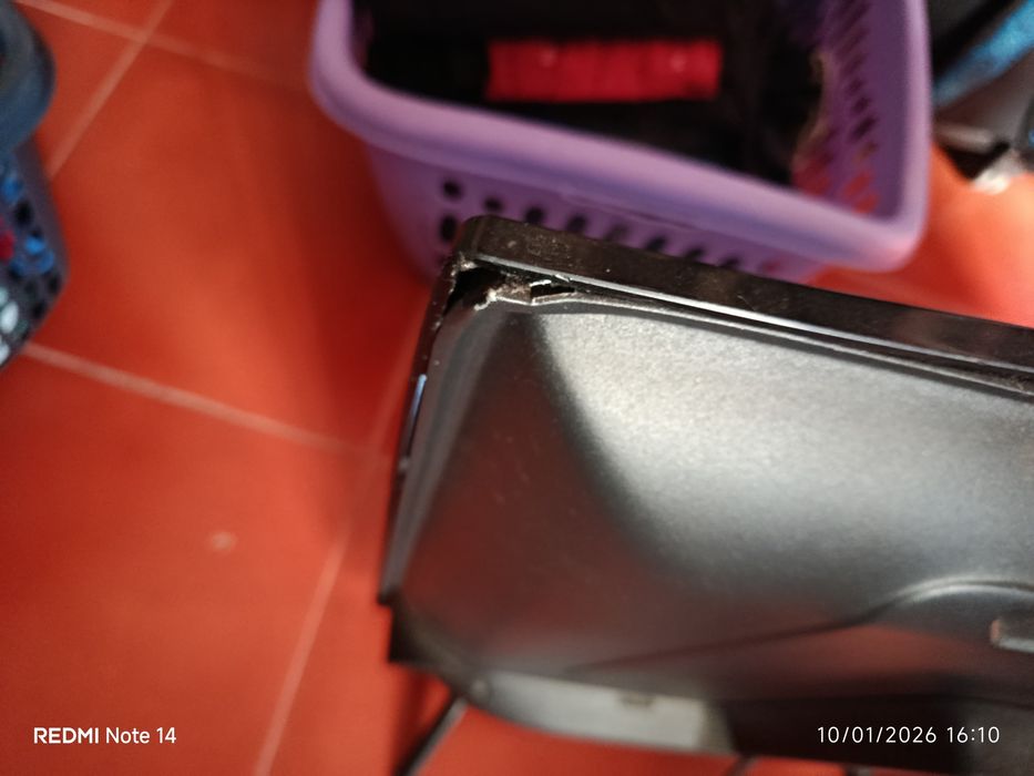 Tv SELECLINE  de 31,5 polegadas com avaria