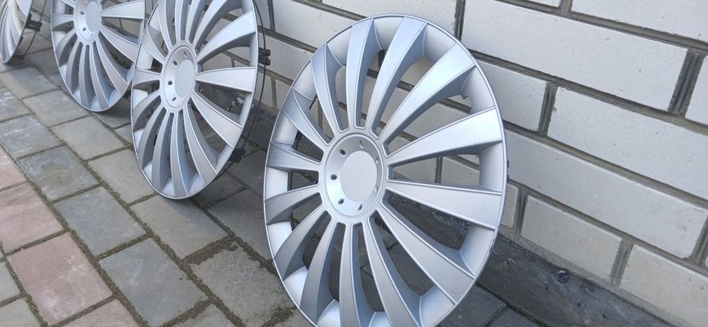 Продам ковпаки на колесо