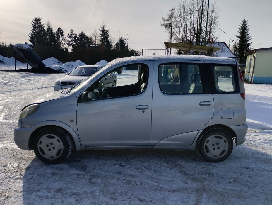 Toyota Yaris ,2000r. 1.3 Pb - na części.
