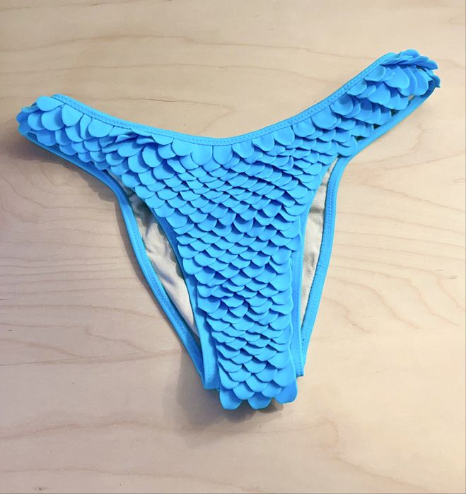 Bikini azul em escamas da Rosa Clará