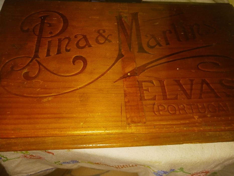 Caixa madeira pina martins