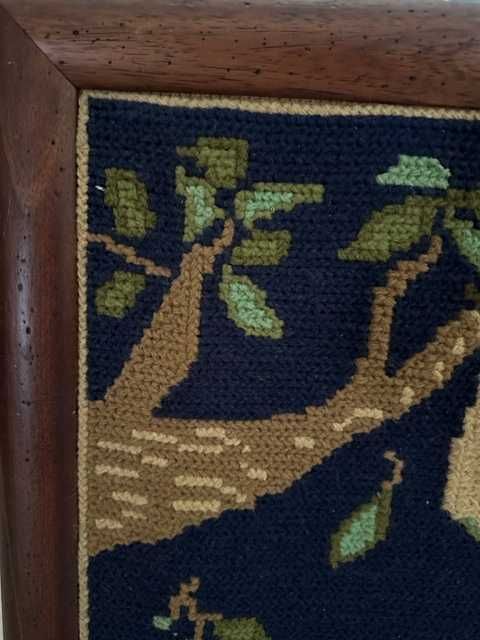 Quadro Tapeçaria Arraiolos "Caçada Medieval" – 1m x 1m – Feito à Mão