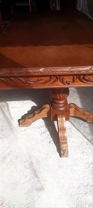 Mesa de jantar clássica com 8 cadeiras – Madeira maciça entalhada