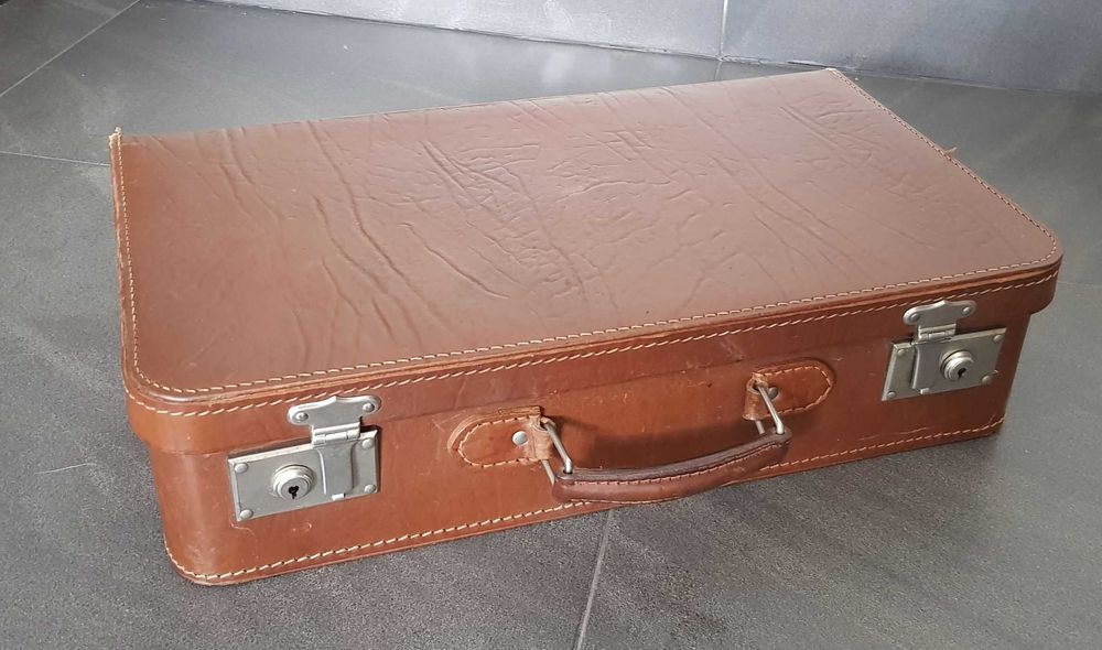 Stara walizka skórzana lata40-te