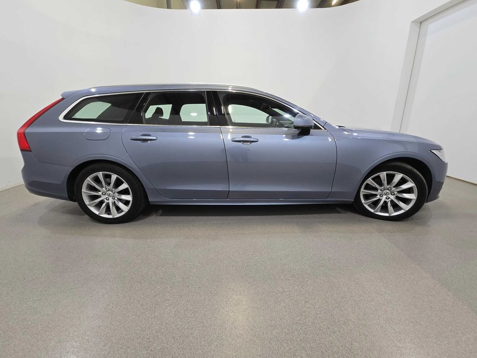 Volvo V90 T8 PHEV Momentum