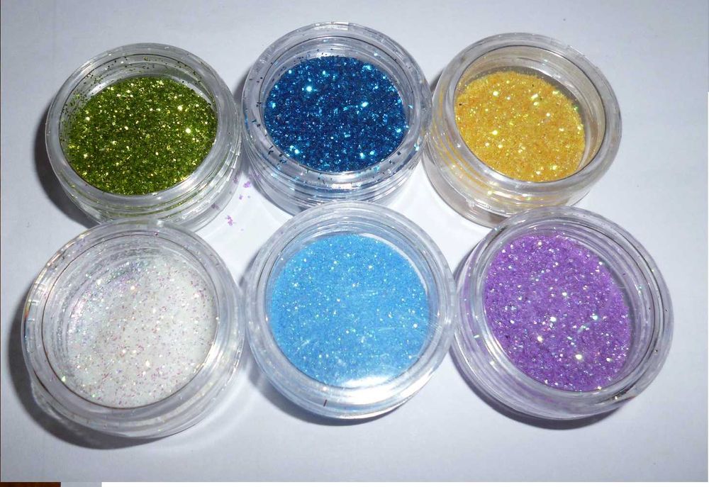 Unhas ou unhas de gel potes com fiapos losangos e purpurinas