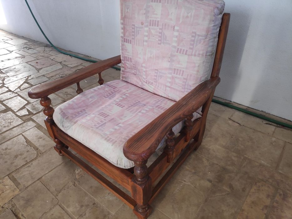 4 Cadeirões em madeira