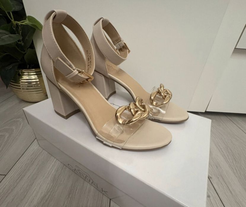 Sandałki na słupku