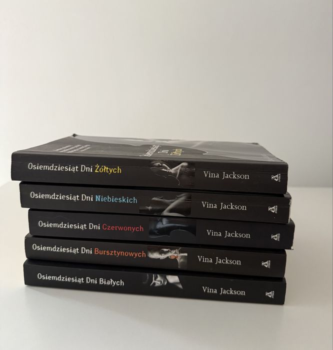 Książka z serii: powieść erotyczna.