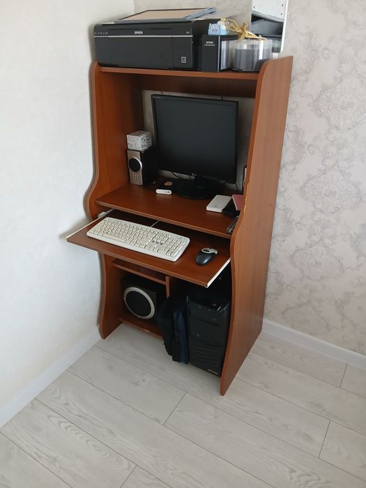 Продам компютерний стіл