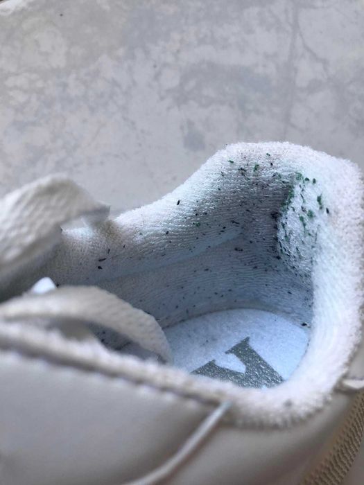 Ténis brancos em muito bom estado