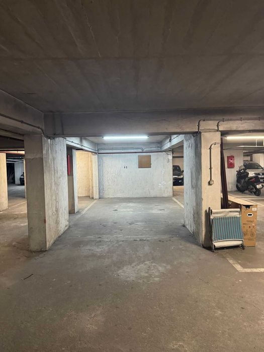 Arrenda-se Garagem Costa Caparica