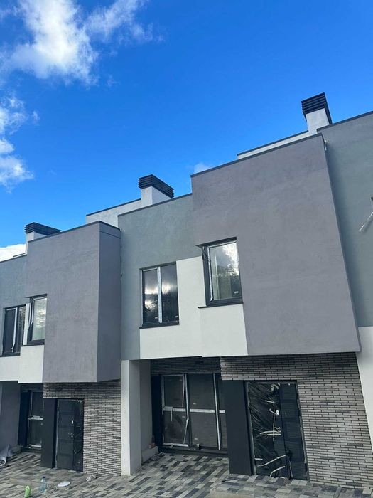 Таунхаус в стилі хай-тек, єоселя