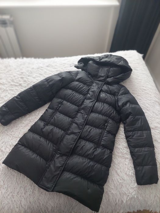 Puchową czarna kurtka nike XS