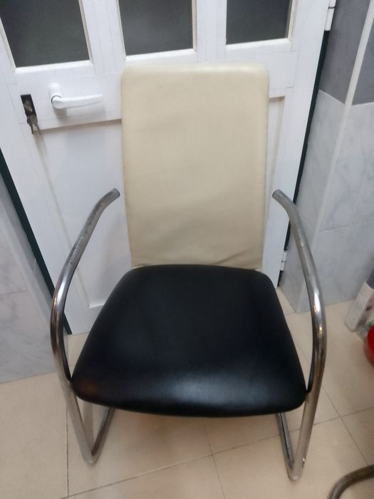 4 cadeiras confortáveis