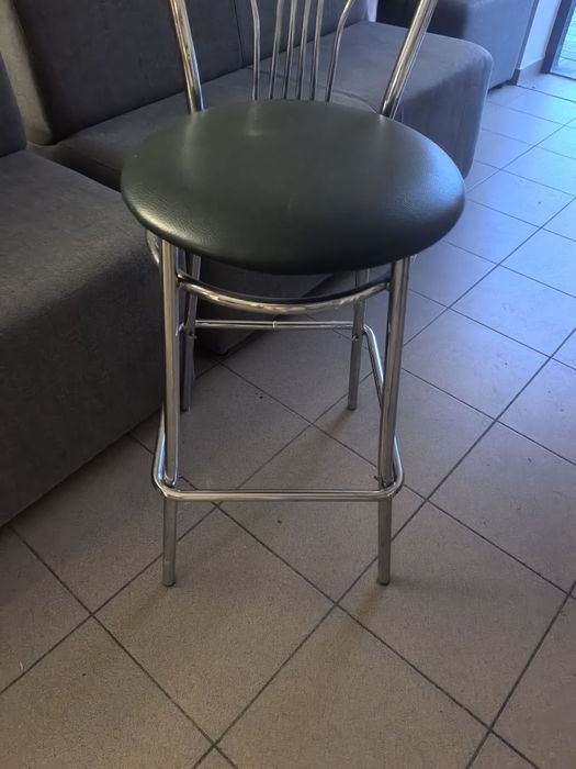 Sprzedam krzesła metalowe.