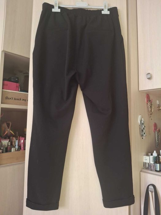 Czarne spodnie damskie z gumką w pasie, rozm. M/L