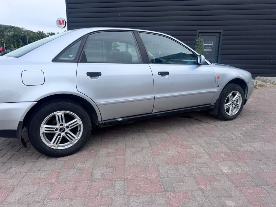 Продам ауді а 4 1996 року