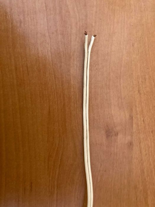 Kabel 2 żyłowy płaski z wtyczką 6A 250V