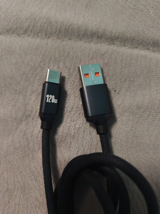 Ładowarka 120 W + Kabel 120 W 
2x wejście USB 
2x wejście PD 
+