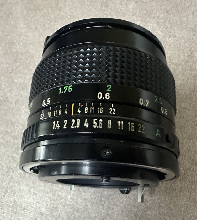 Светосильный объектив Canon New FD 50mm f/1.4 (байонет Canon FD)
