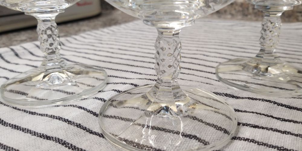 3 Copos balão, de cristal.