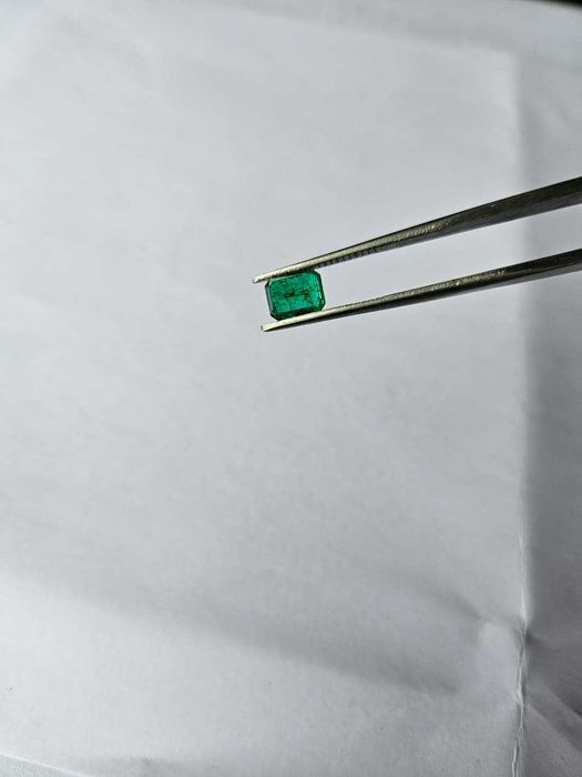 naturalny szmaragd 0,93 ct Top quality Vivid Green Certyfikat AIG OKAZJA!!!