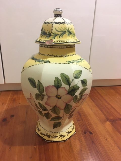 Pote antigo com pintura de Flores