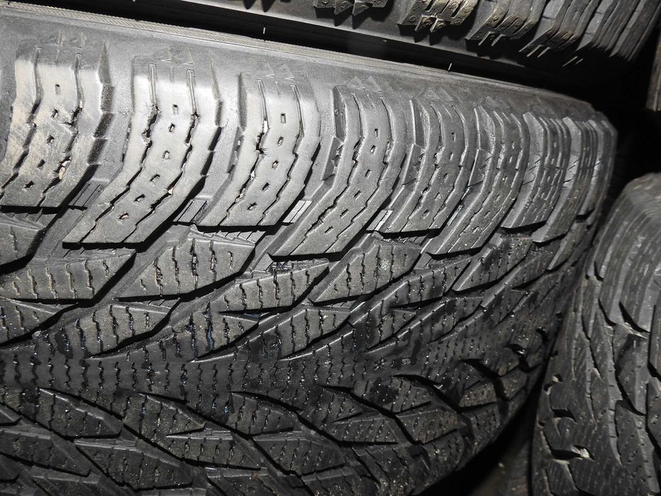 4x Nokian Hakkapeliitta R3 SUV  275/45r21 110T 2x8,5 2x7,5 mm 21rok