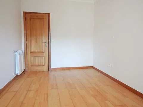 Arrendamento de apartamento T2 na Rua António Maria de Sousa