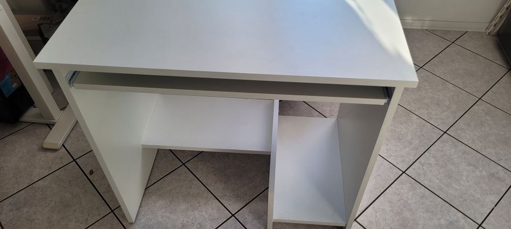 Małe biurko białe