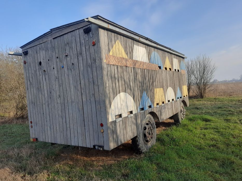 Мобільний Вагончик пасіка на базі прицепа зил на 48 стандартних сімей
