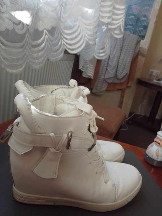 Ботинки демисезонные на синтепоне.