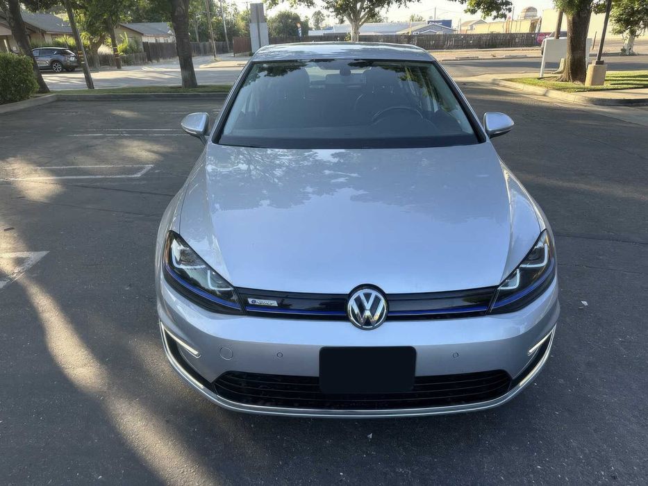Volkswagen E-Golf      2016