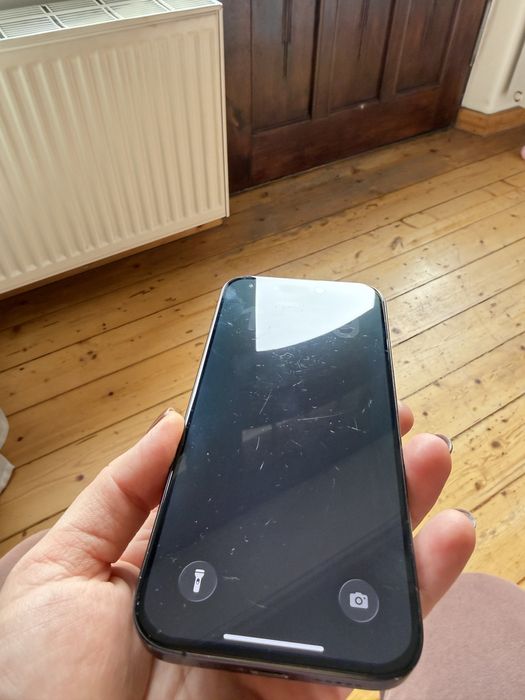 Granatowy iphone 15 pro 256 gb