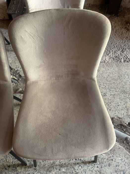 Conjunto de mesas e cadeiras
