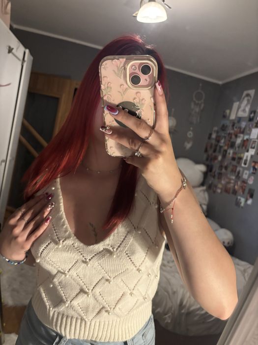 Dzianinowy top z perłami