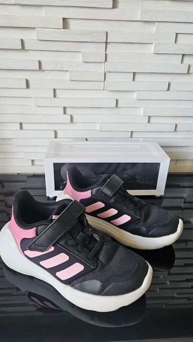 Adidasy w rozmiarze 33