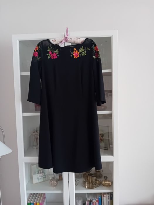 Sukienka z haftem na podszewce Paola 40 jak nowa