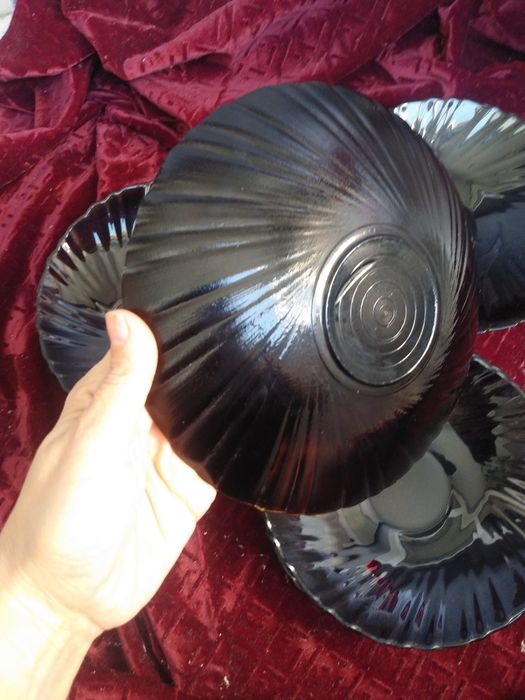 Тарелки черные кухня