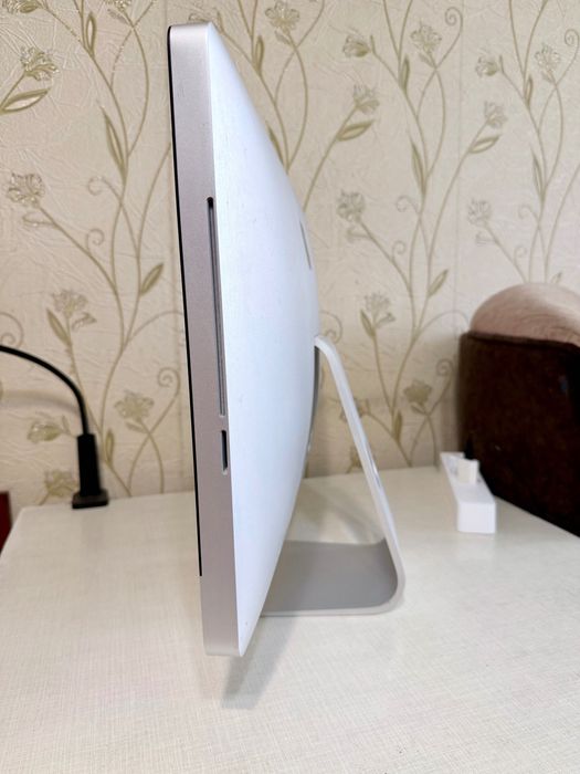 iMac 21.5 Mid 2010 SSD 240GB Intel i3 гарний стан macOS Monterey